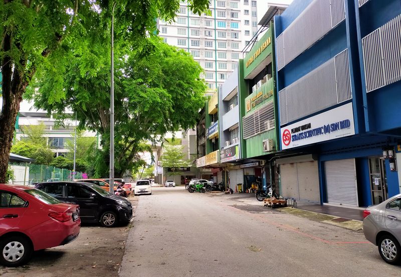 Taman Nirwana,Ampang,big Corner office easy park-for rent