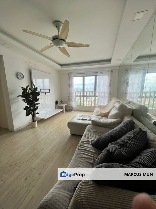 Renovated Unit Wooden Flooring Built In Furniture Modern Design, Selangor, Ampang