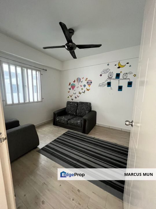 Renovated Unit Wooden Flooring Built In Furniture Modern Design, Selangor, Ampang
