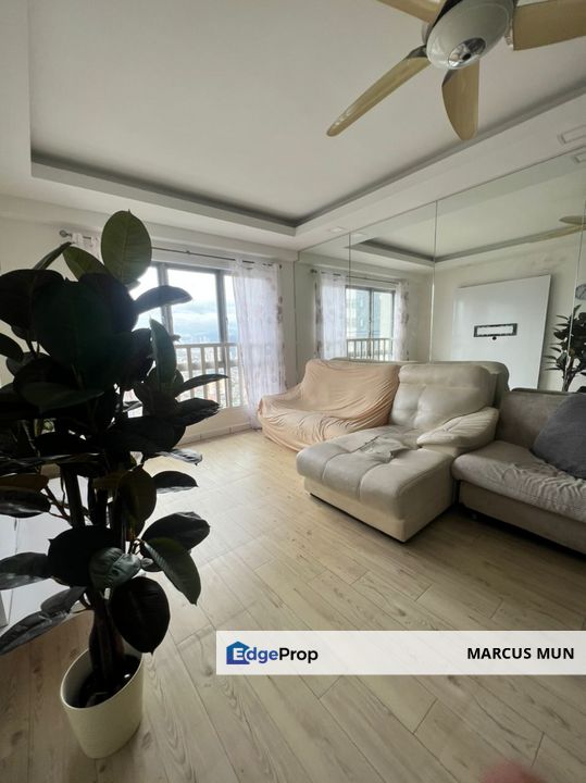Renovated Unit Wooden Flooring Built In Furniture Modern Design, Selangor, Ampang