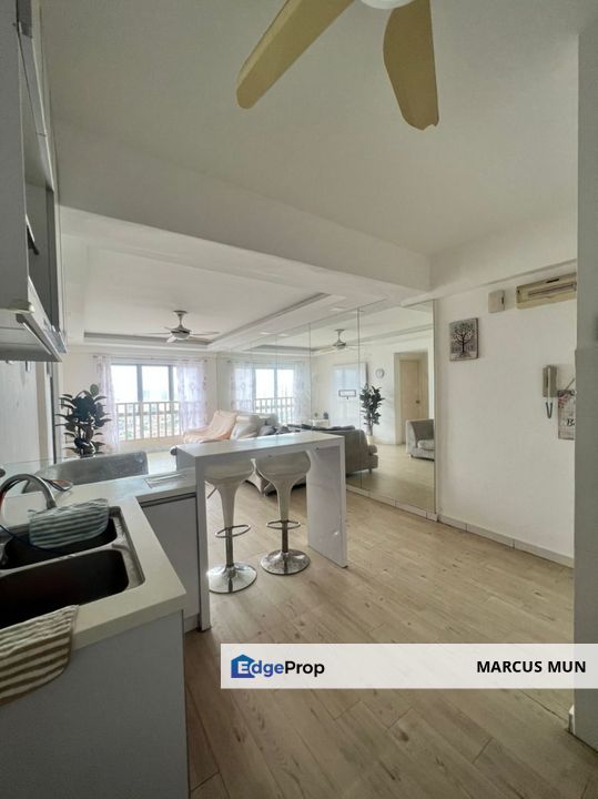 Renovated Unit Wooden Flooring Built In Furniture Modern Design, Selangor, Ampang