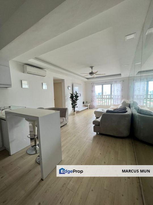 Renovated Unit Wooden Flooring Built In Furniture Modern Design, Selangor, Ampang
