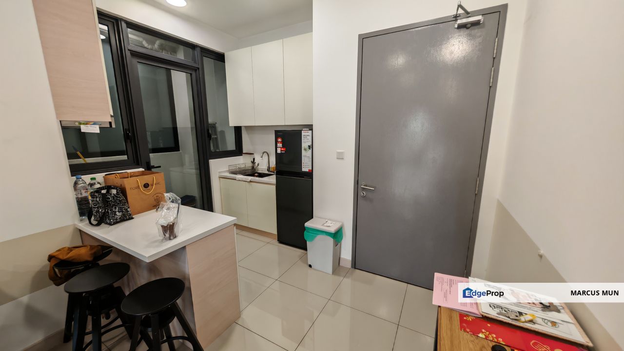 The unit like brand new, owner never stay there, only for working over there during day time, Kuala Lumpur, Salak Selatan
