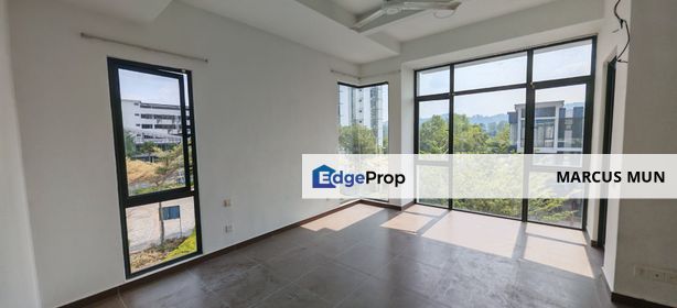 Finally, a Home that Meets Your ‘Parking Space’ Requirements, Selangor, Kajang