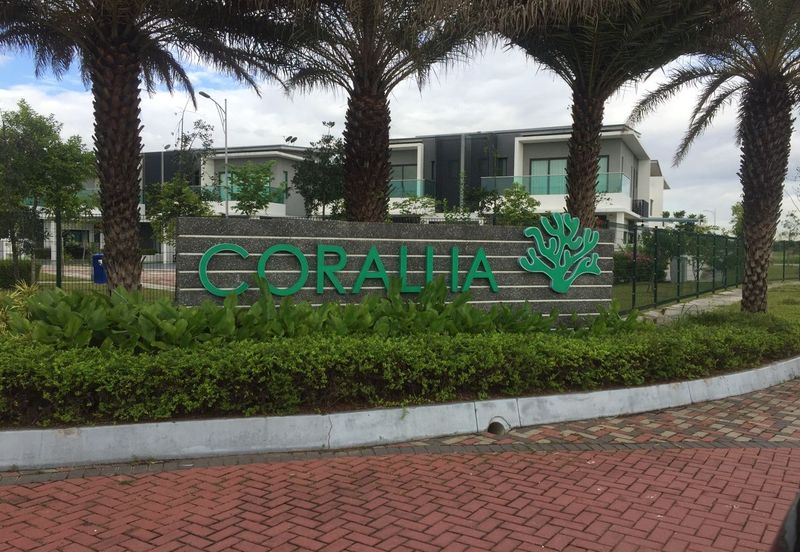 Lakeside view, Surrounded by Lush Blooms, Yet Close to the City