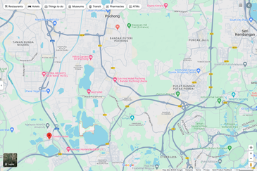 Lakeside view, Surrounded by Lush Blooms, Yet Close to the City