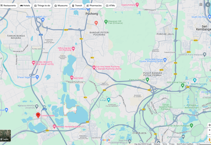 Lakeside view, Surrounded by Lush Blooms, Yet Close to the City