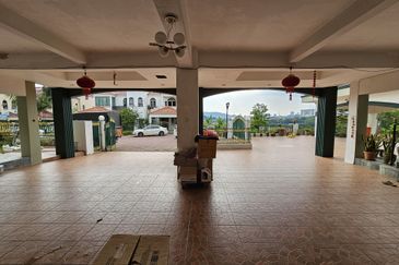 Jalan Puncak Perdana 