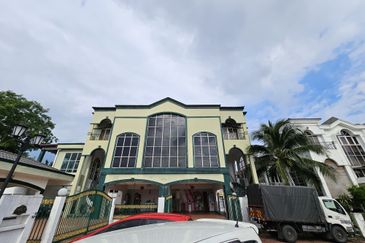 Jalan Puncak Perdana 