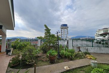 Jalan Puncak Perdana 