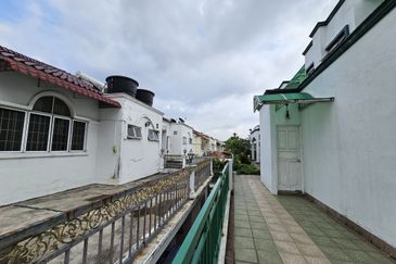 Jalan Puncak Perdana 
