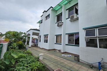 Jalan Puncak Perdana 