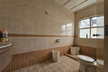 Jalan Puncak Perdana 