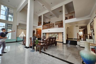 Jalan Puncak Perdana 