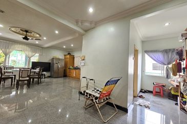 Jalan Puncak Perdana 