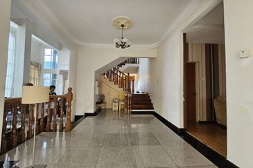 Jalan Puncak Perdana 