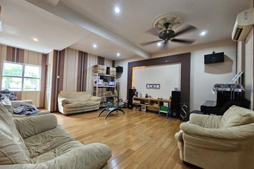 Jalan Puncak Perdana 