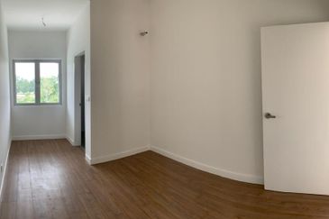 Bandar Sungai Long, Bandar Sungai Long, Selangor Terrace House @ Corner