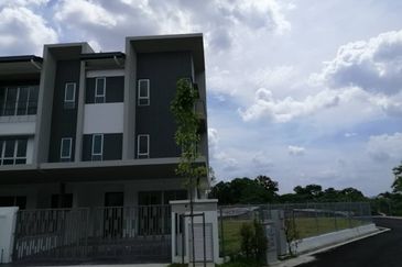 Bandar Sungai Long, Bandar Sungai Long, Selangor Terrace House @ Corner