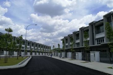 Bandar Sungai Long, Bandar Sungai Long, Selangor Terrace House @ Corner