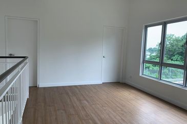 Bandar Sungai Long, Bandar Sungai Long, Selangor Terrace House @ Corner