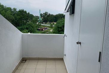 Bandar Sungai Long, Bandar Sungai Long, Selangor Terrace House @ Corner