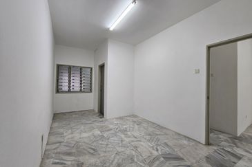 SL 11, Bandar Sungai Long