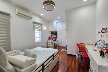 Bandar Sungai Long, Bandar Sungai Long, Selangor Semi-D House @ Corner