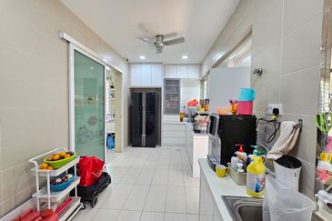 Bandar Sungai Long, Bandar Sungai Long, Selangor Semi-D House @ Corner