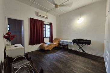 SL 8, Bandar Sungai Long