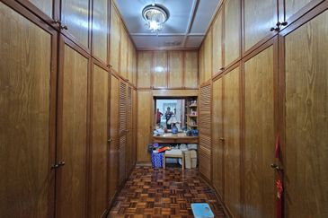 SL 8, Bandar Sungai Long