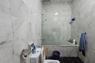 SL 8, Bandar Sungai Long