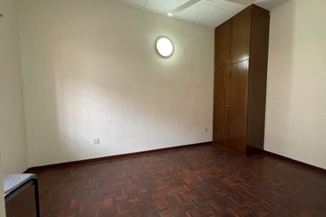 SL 4, Bandar Sungai Long