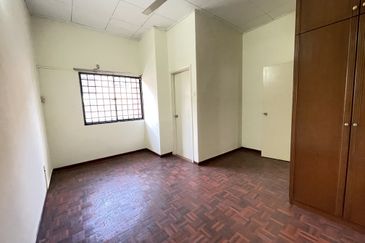 SL 4, Bandar Sungai Long