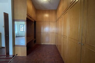 SL 4, Bandar Sungai Long