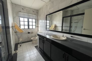 SL 4, Bandar Sungai Long