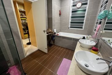 Avenue 2, Lake Valley