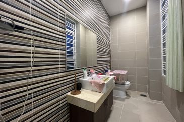 Avenue 2, Lake Valley