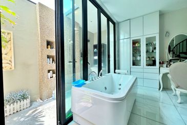 Bandar Tun Hussein Onn