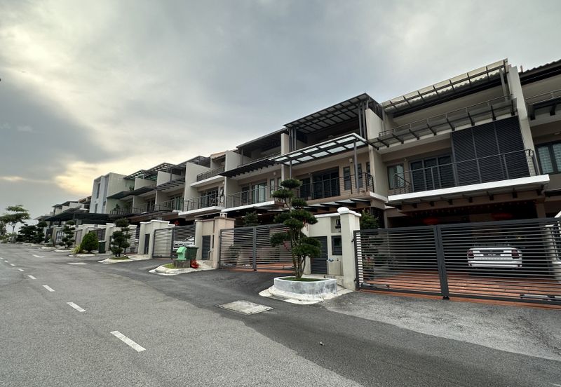 Tiara Hills, Taman Taynton View