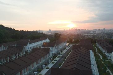 Lakefront Condominium | Emerald Hills @ Alam Damai