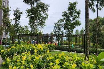 Lakefront Condominium | Emerald Hills @ Alam Damai