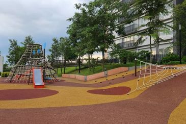 Lakefront Condominium | Emerald Hills @ Alam Damai