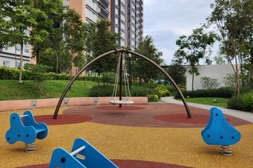 Lakefront Condominium | Emerald Hills @ Alam Damai