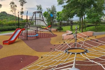 Lakefront Condominium | Emerald Hills @ Alam Damai