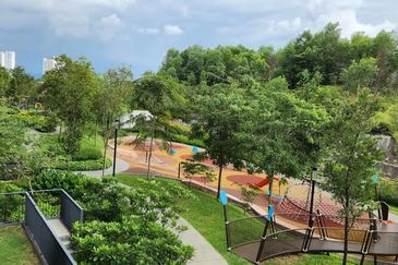 Lakefront Condominium | Emerald Hills @ Alam Damai