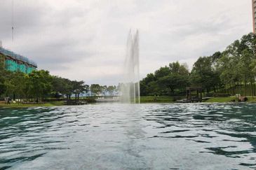 Lakefront Condominium | Emerald Hills @ Alam Damai