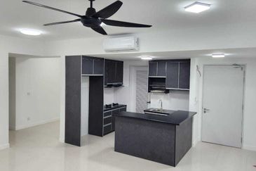 Lakefront Condominium | Emerald Hills @ Alam Damai