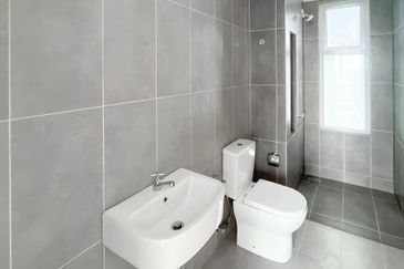 Lakefront Condominium | Emerald Hills @ Alam Damai