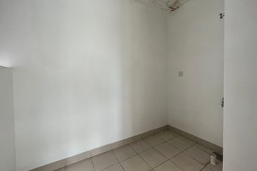 Lakefront Condominium | Emerald Hills @ Alam Damai